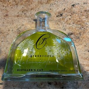 Glass Vodka Distiller's Cut Premier Ed. Glass Decanter w/Citrus Daisy design